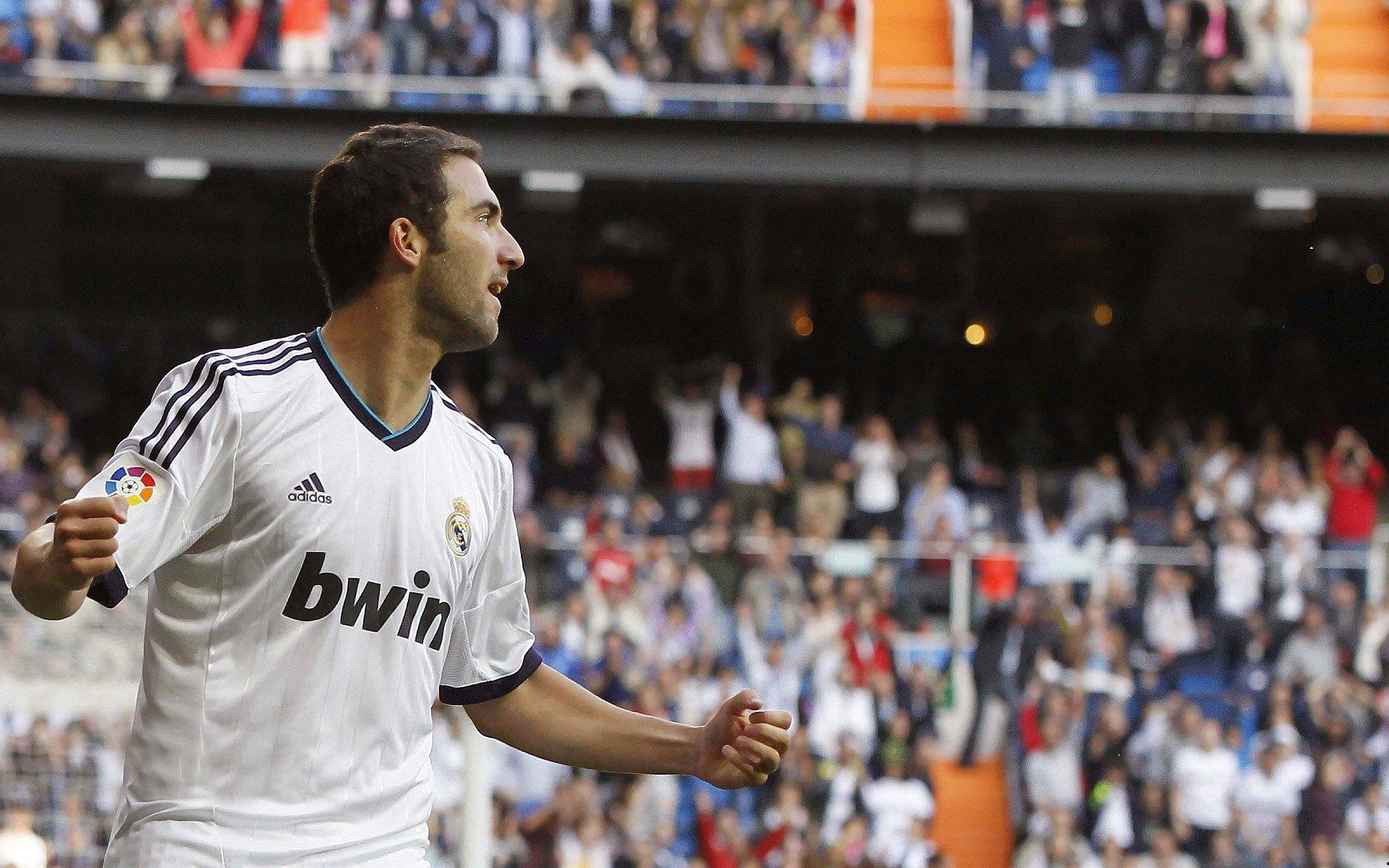 昔日恩怨成云烟,重逢一笑泯恩仇—网友创意回顾科比与霍华德的隔空对话